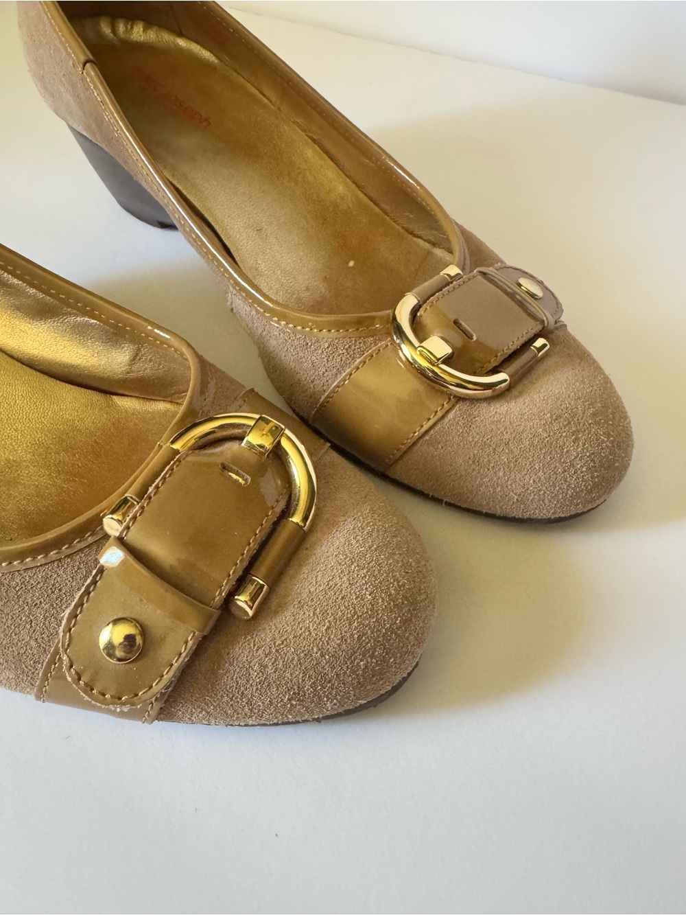 Marc Joseph Women’s 11 Taupe Faux Suede Wedge With Gold Buckle Shoe Dress Casual - Picture 9 of 10